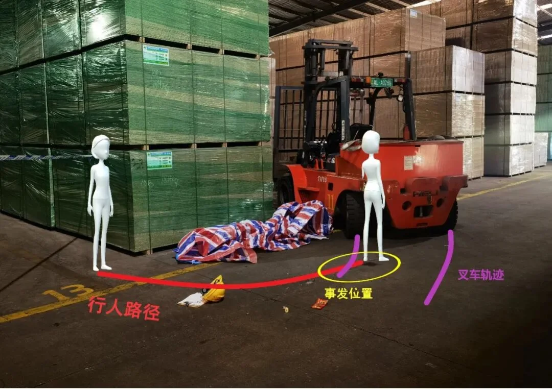 叉车转弯倒车事故