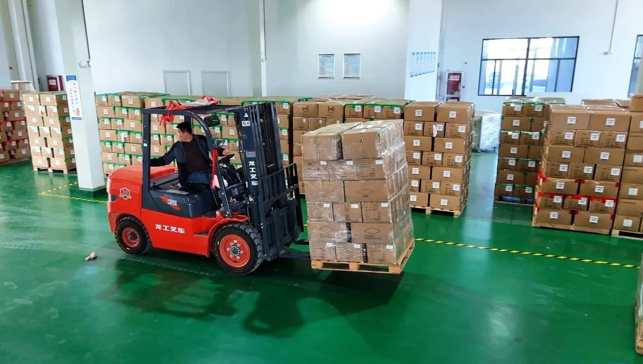 为什么叉车剐蹭事故80%发生在转弯和倒车？叉车防撞监控系统如何针对性解决